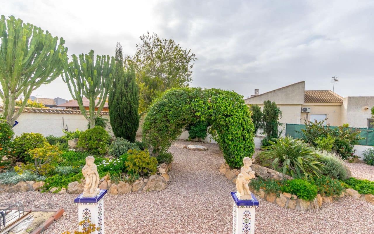 4 bedroom Villa for sale in Torrevieja with pool garage - € 549,000 (Ref: 9396563)