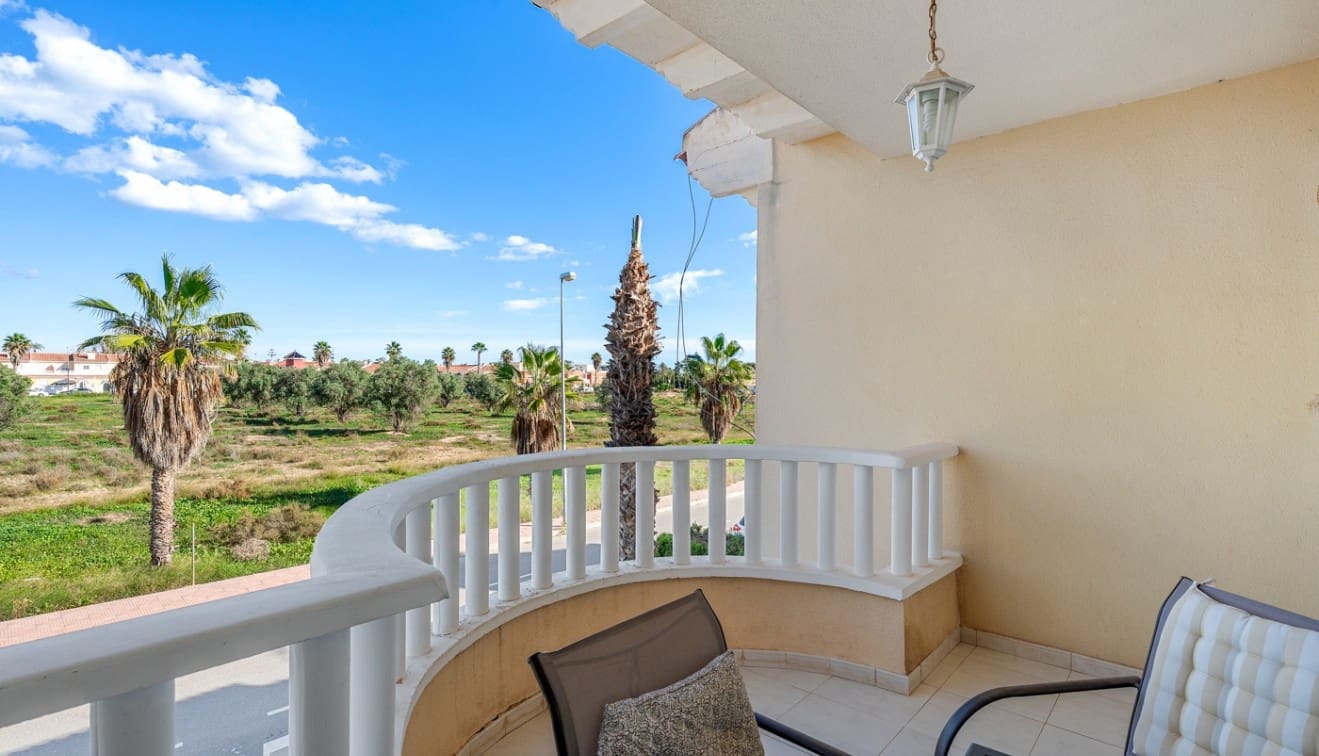 2 soveværelse Lejlighed til salg i Ciudad Quesada med swimmingpool - € 169.000 (Ref: 9398811)