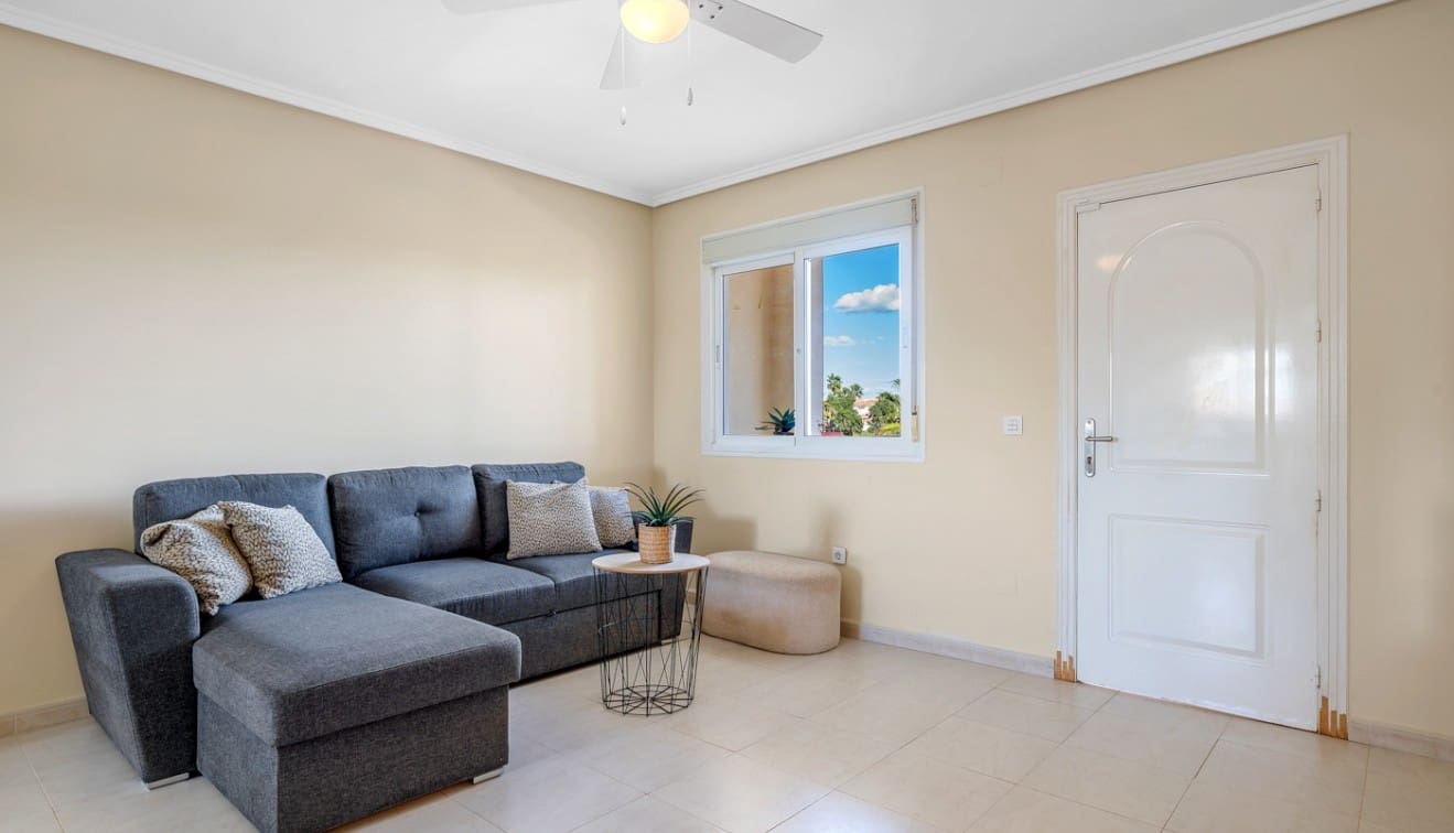 2 soveværelse Lejlighed til salg i Ciudad Quesada med swimmingpool - € 169.000 (Ref: 9398811)