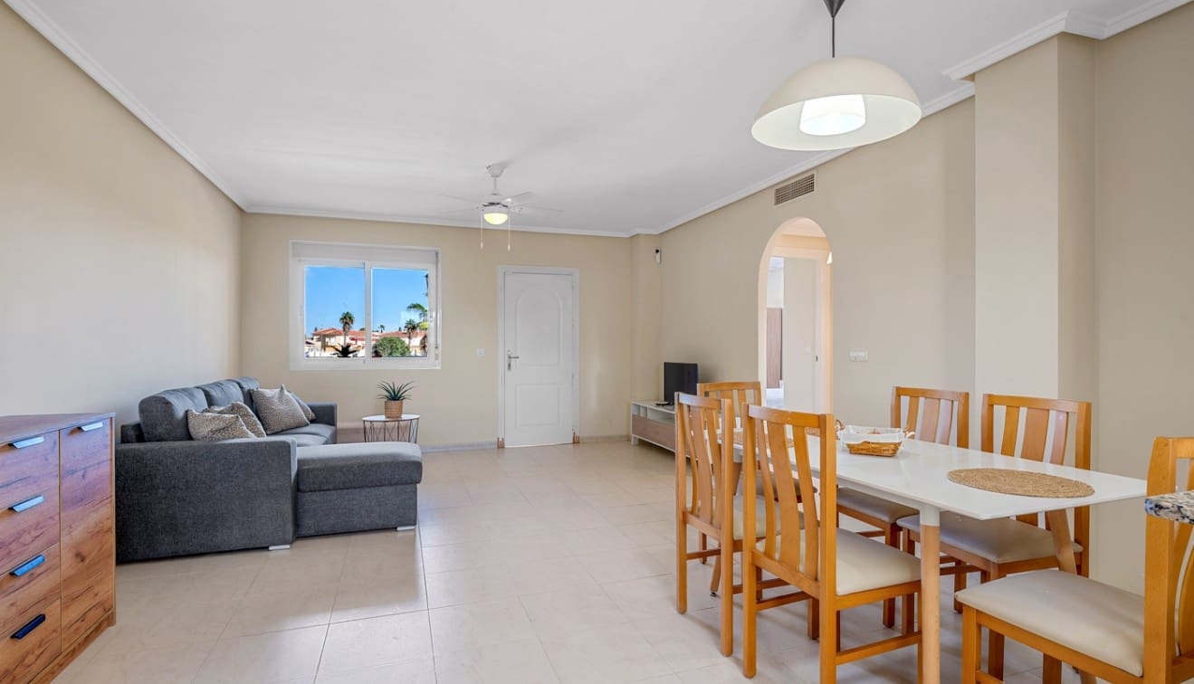 2 soveværelse Lejlighed til salg i Ciudad Quesada med swimmingpool - € 169.000 (Ref: 9398811)