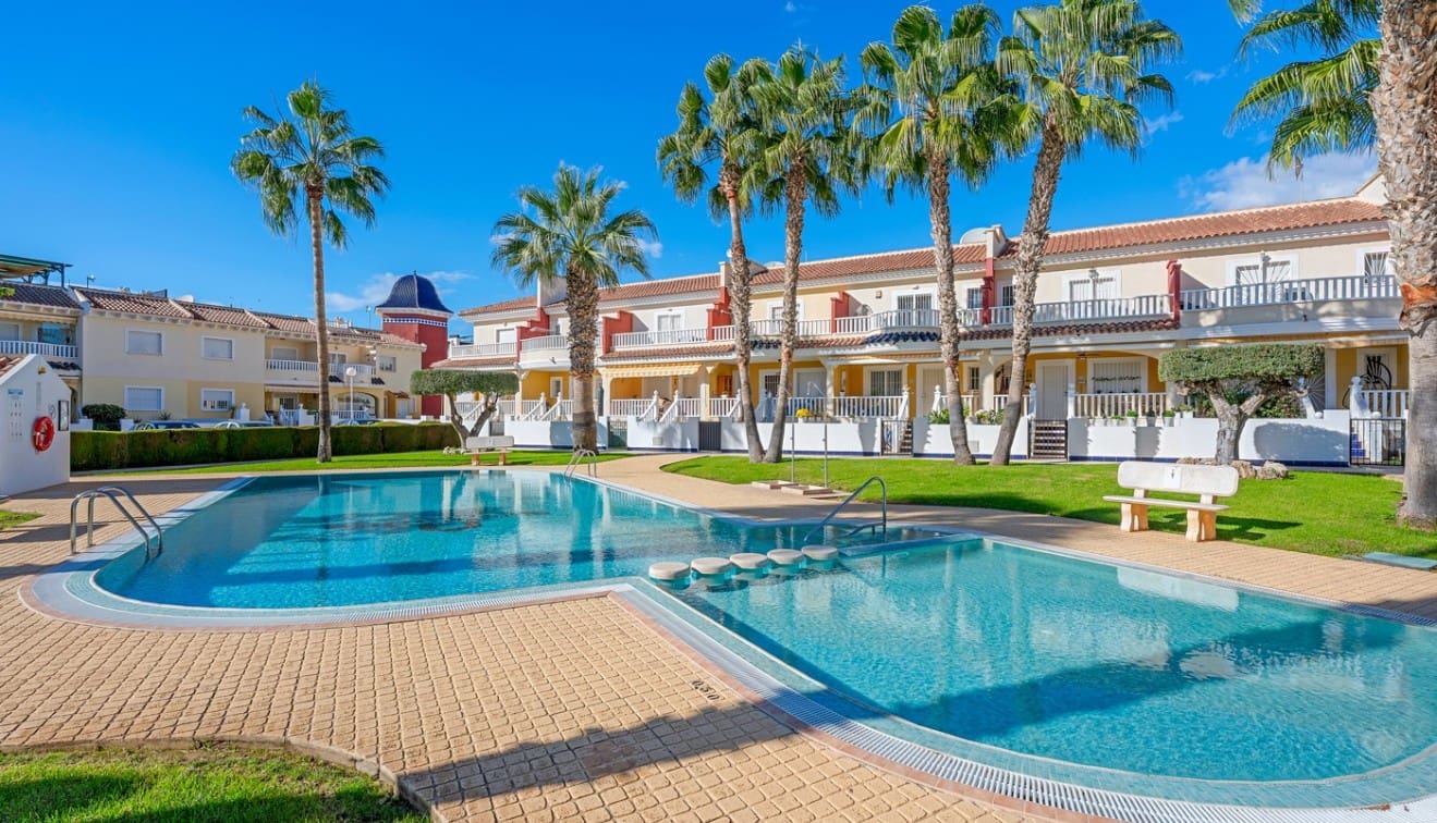 2 soveværelse Lejlighed til salg i Ciudad Quesada med swimmingpool - € 169.000 (Ref: 9398811)