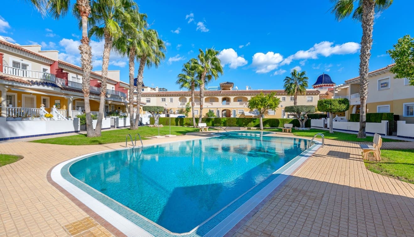 2 soveværelse Lejlighed til salg i Ciudad Quesada med swimmingpool - € 169.000 (Ref: 9398811)