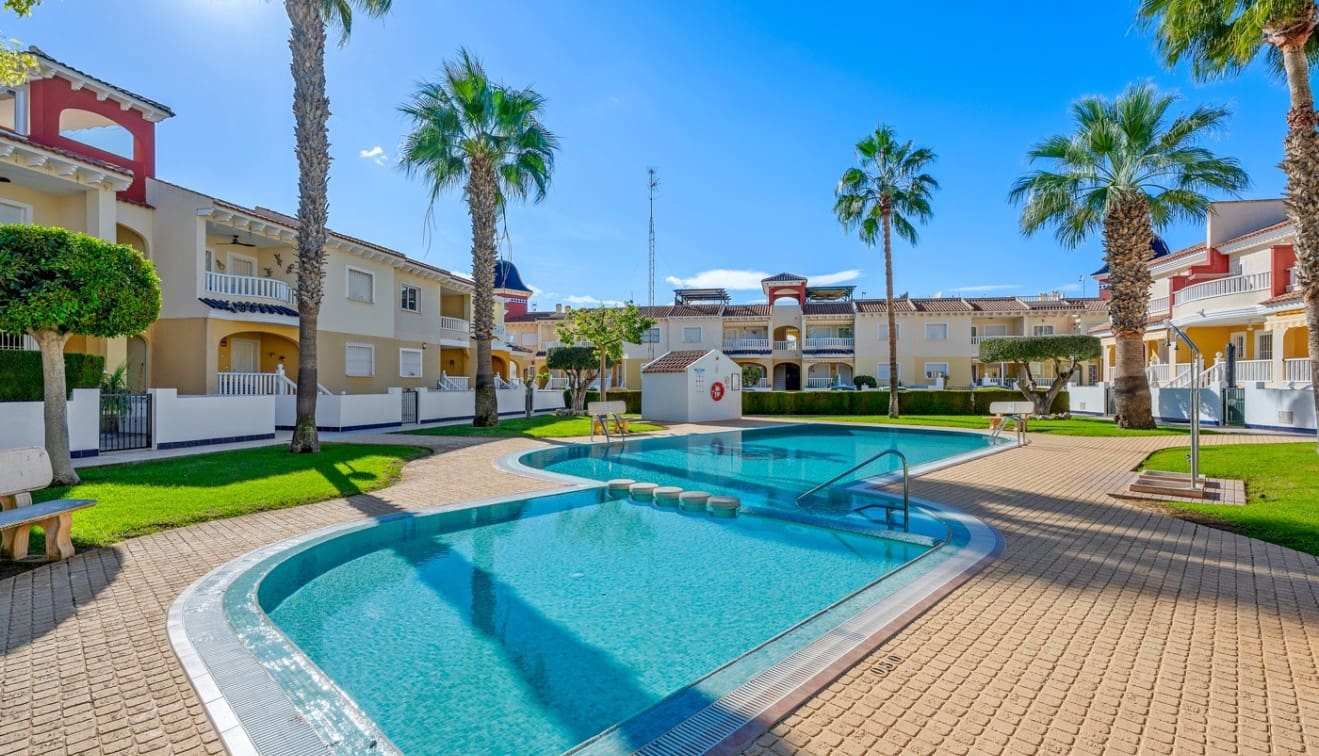 2 soveværelse Lejlighed til salg i Ciudad Quesada med swimmingpool - € 169.000 (Ref: 9398811)