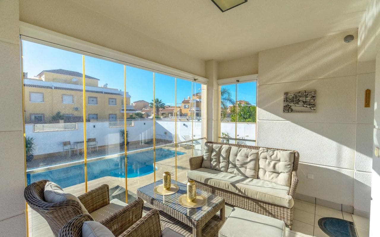 3 bedroom Villa for sale in Ciudad Quesada with pool - € 495,000 (Ref: 9399986)