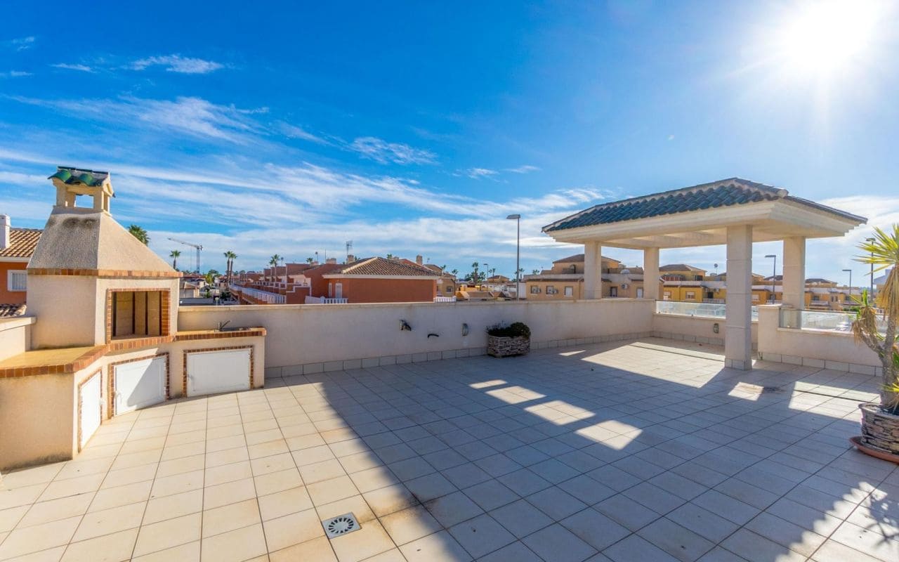 3 bedroom Villa for sale in Ciudad Quesada with pool - € 495,000 (Ref: 9399986)