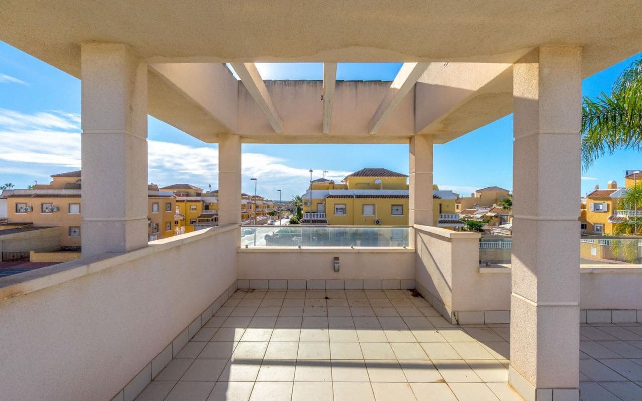 3 bedroom Villa for sale in Ciudad Quesada with pool - € 495,000 (Ref: 9399986)