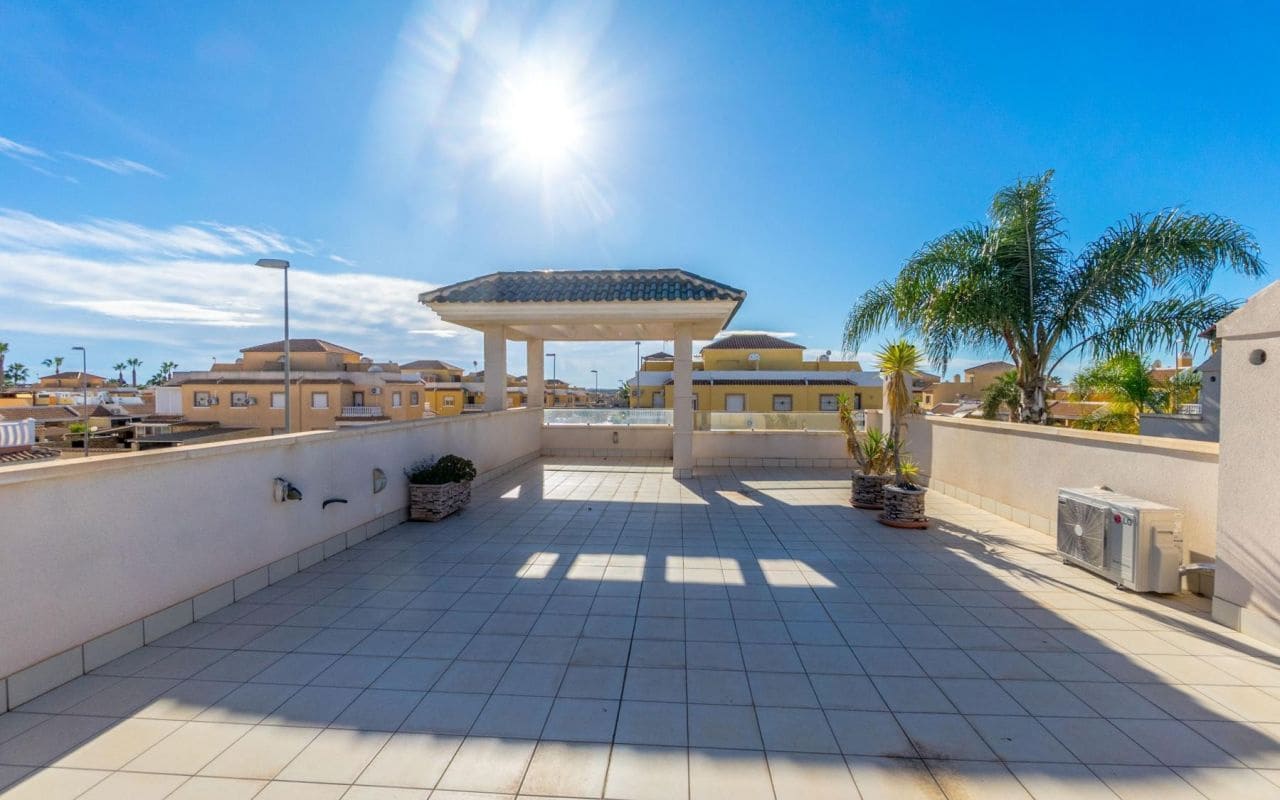 3 bedroom Villa for sale in Ciudad Quesada with pool - € 495,000 (Ref: 9399986)