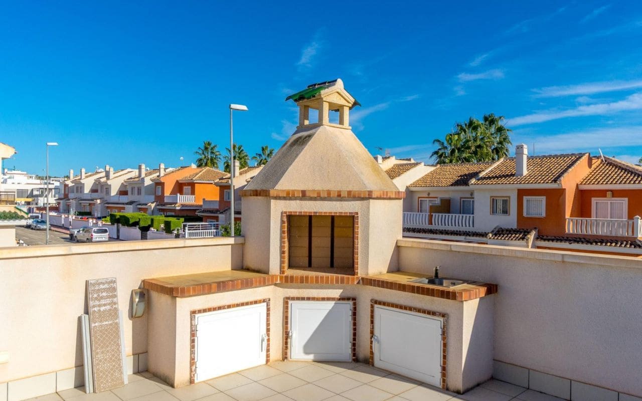 3 bedroom Villa for sale in Ciudad Quesada with pool - € 495,000 (Ref: 9399986)