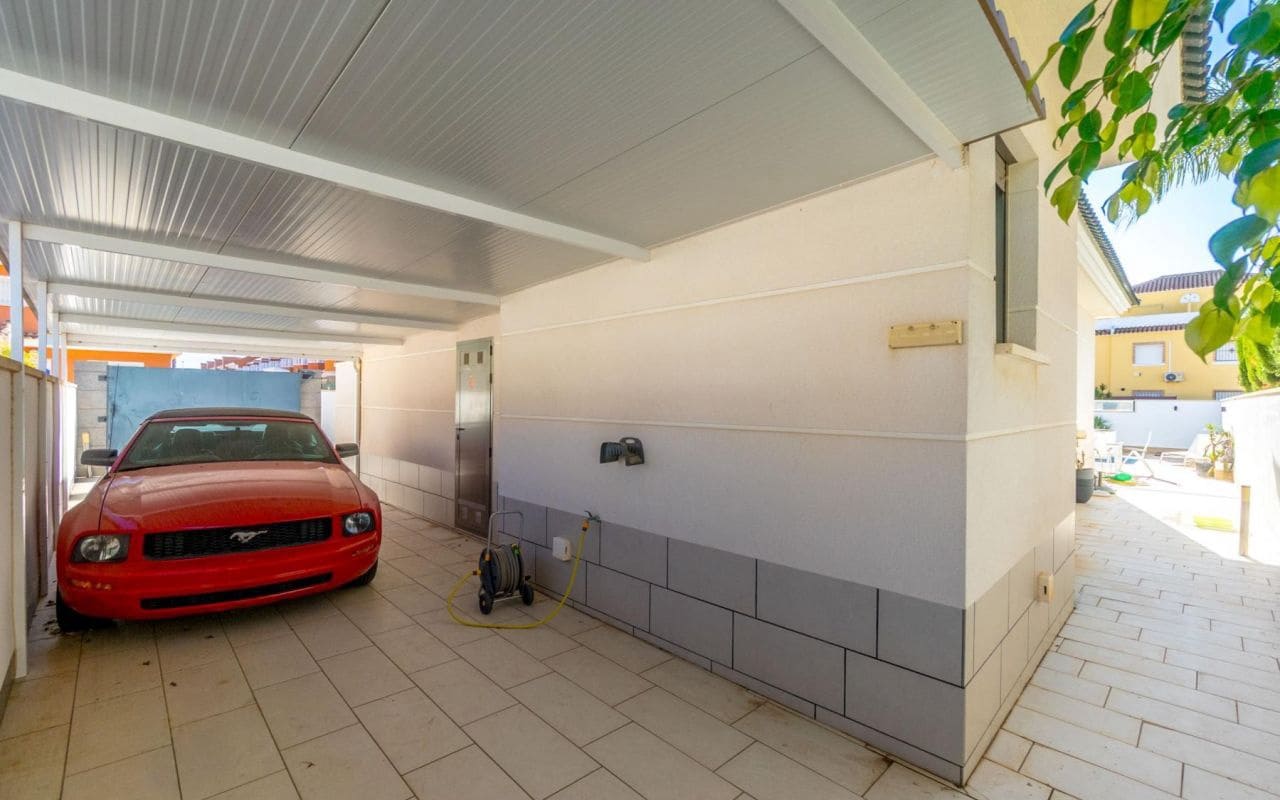 3 bedroom Villa for sale in Ciudad Quesada with pool - € 495,000 (Ref: 9399986)