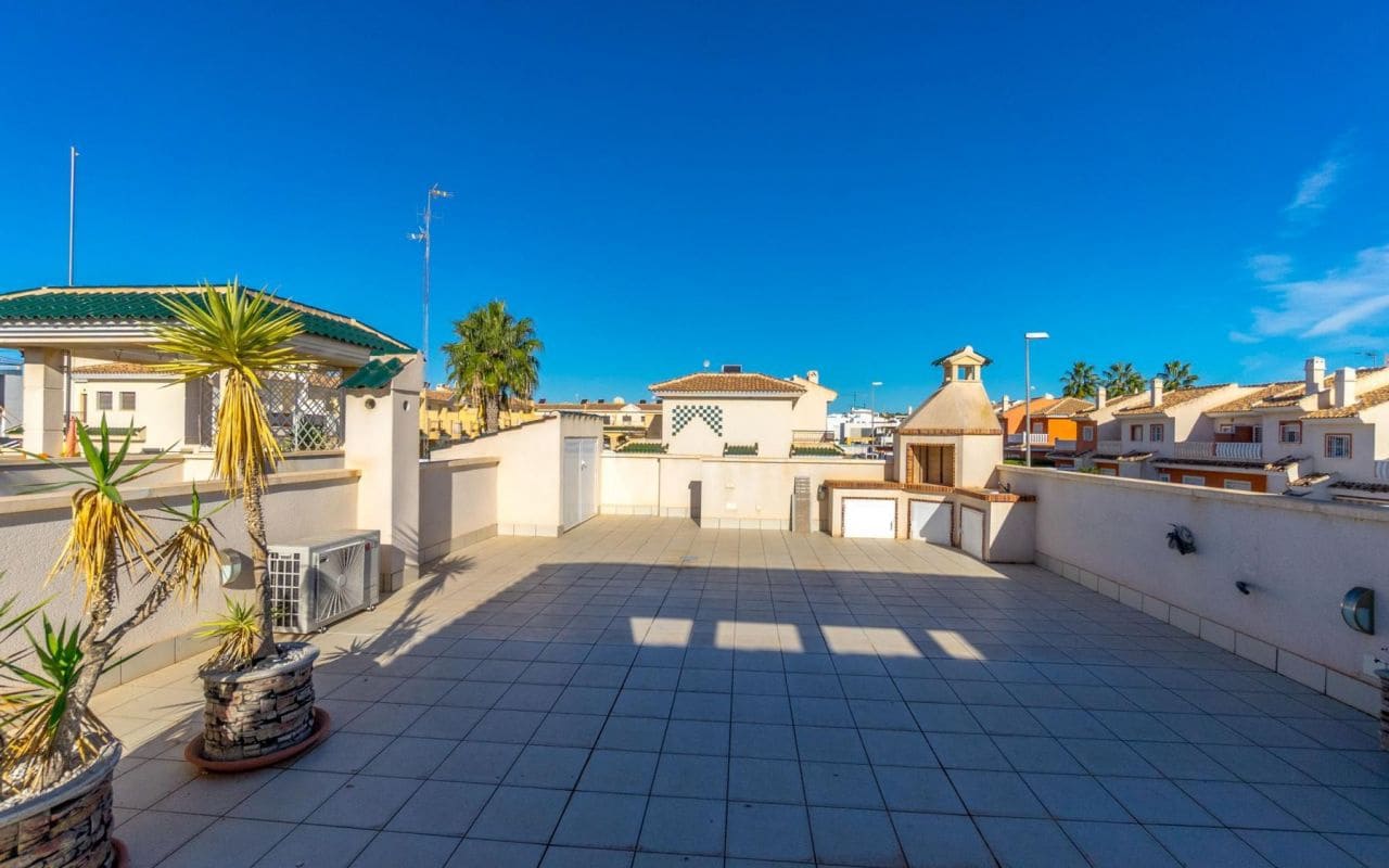 3 bedroom Villa for sale in Ciudad Quesada with pool - € 495,000 (Ref: 9399986)