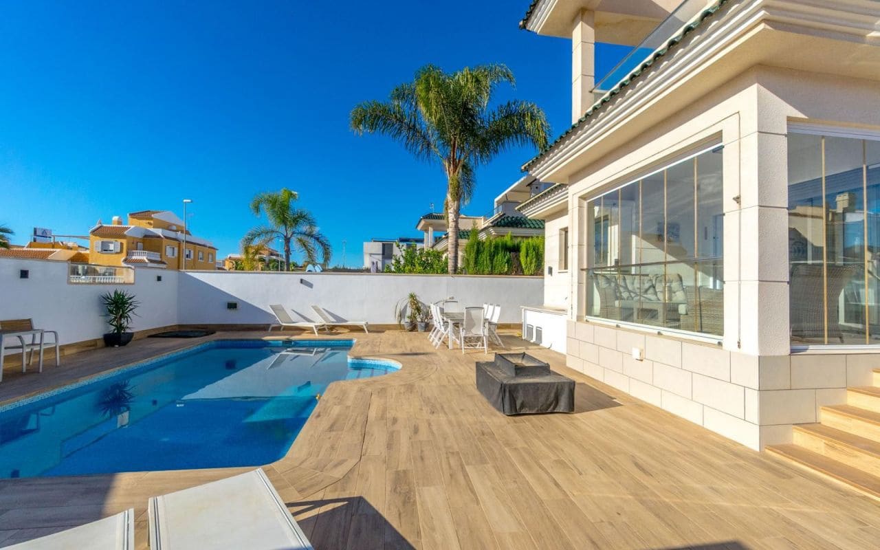 3 bedroom Villa for sale in Ciudad Quesada with pool - € 495,000 (Ref: 9399986)