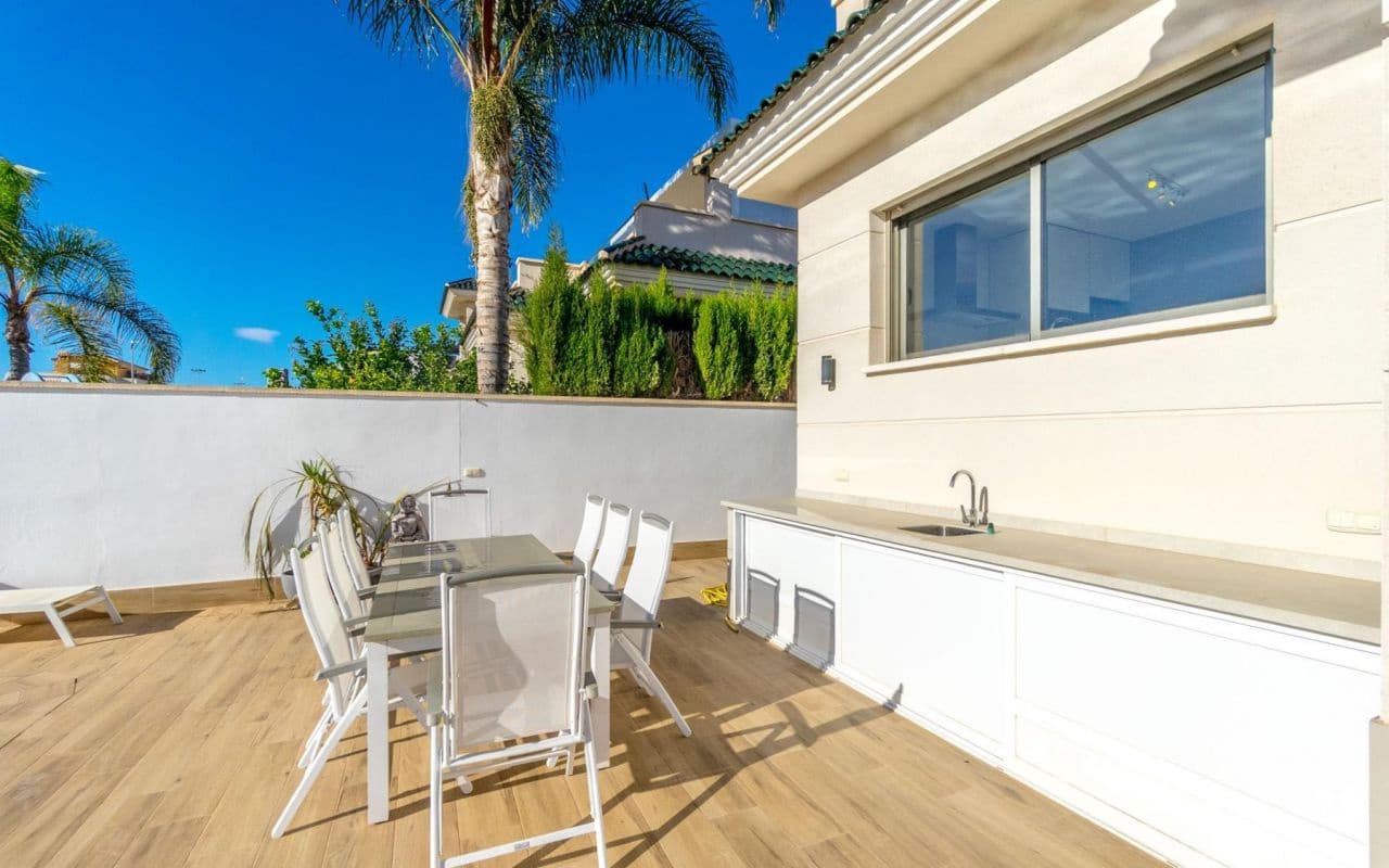 3 bedroom Villa for sale in Ciudad Quesada with pool - € 495,000 (Ref: 9399986)