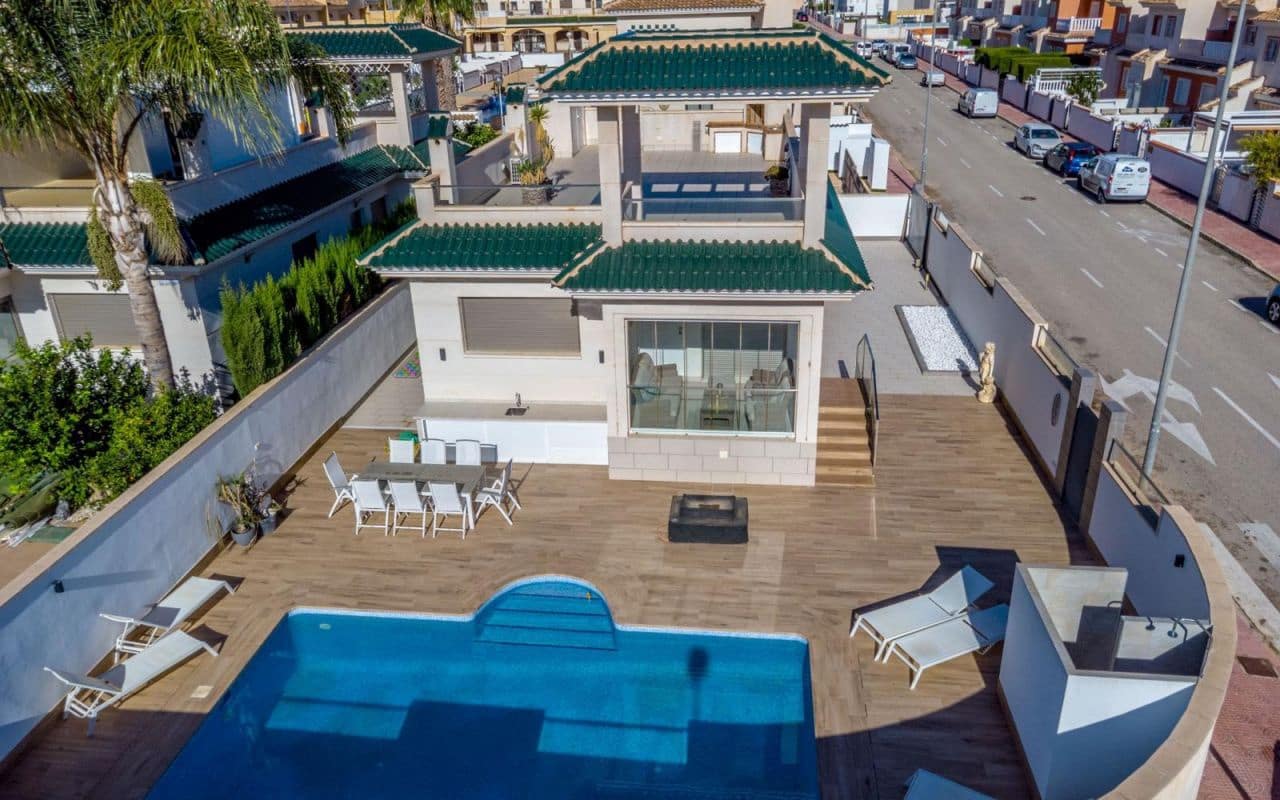 3 bedroom Villa for sale in Ciudad Quesada with pool - € 495,000 (Ref: 9399986)