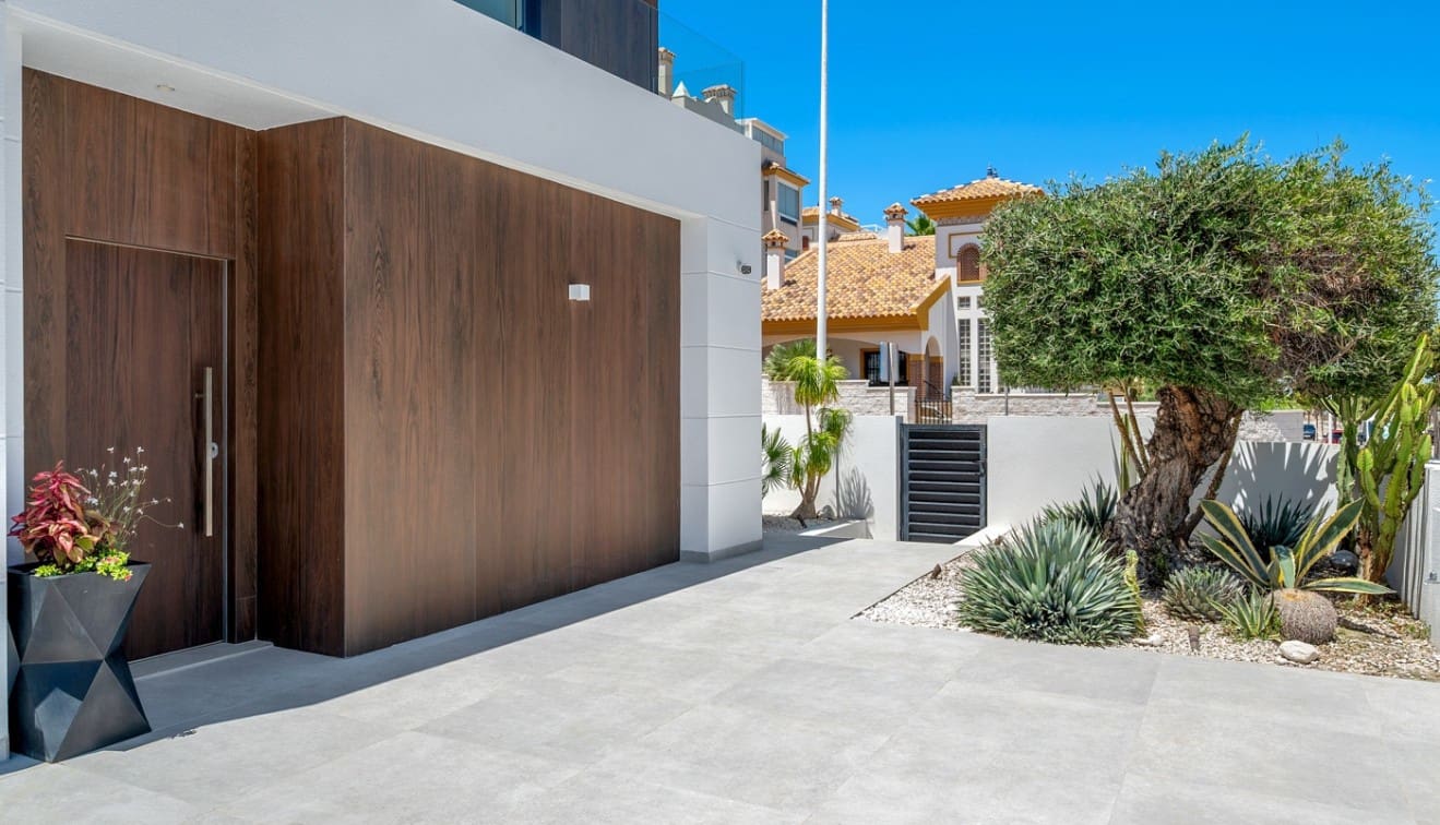 4 soveværelse Villa til salg i Guardamar del Segura med swimmingpool - € 1.390.000 (Ref: 9401785)