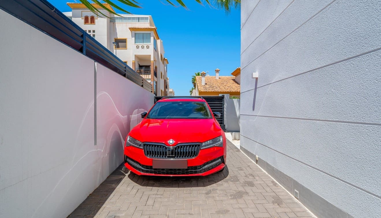 4 soveværelse Villa til salg i Guardamar del Segura med swimmingpool - € 1.390.000 (Ref: 9401785)