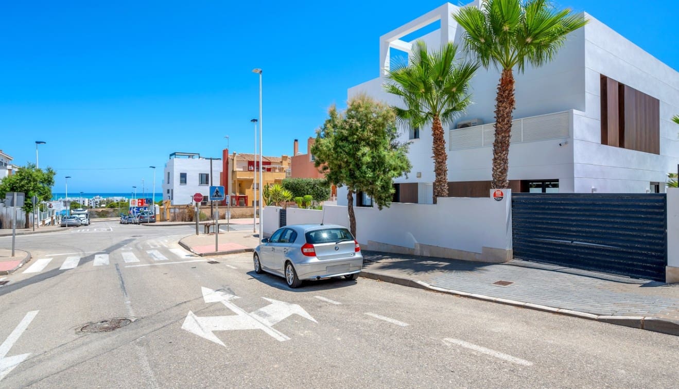 4 soveværelse Villa til salg i Guardamar del Segura med swimmingpool - € 1.390.000 (Ref: 9401785)