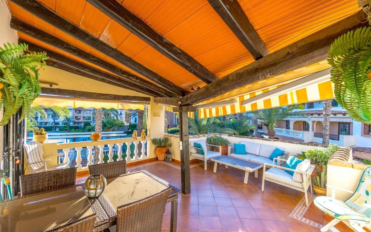 3 makuuhuone Huoneisto myytävänä paikassa Torrevieja mukana uima-altaan - 499 000 € (Ref: 9412712)