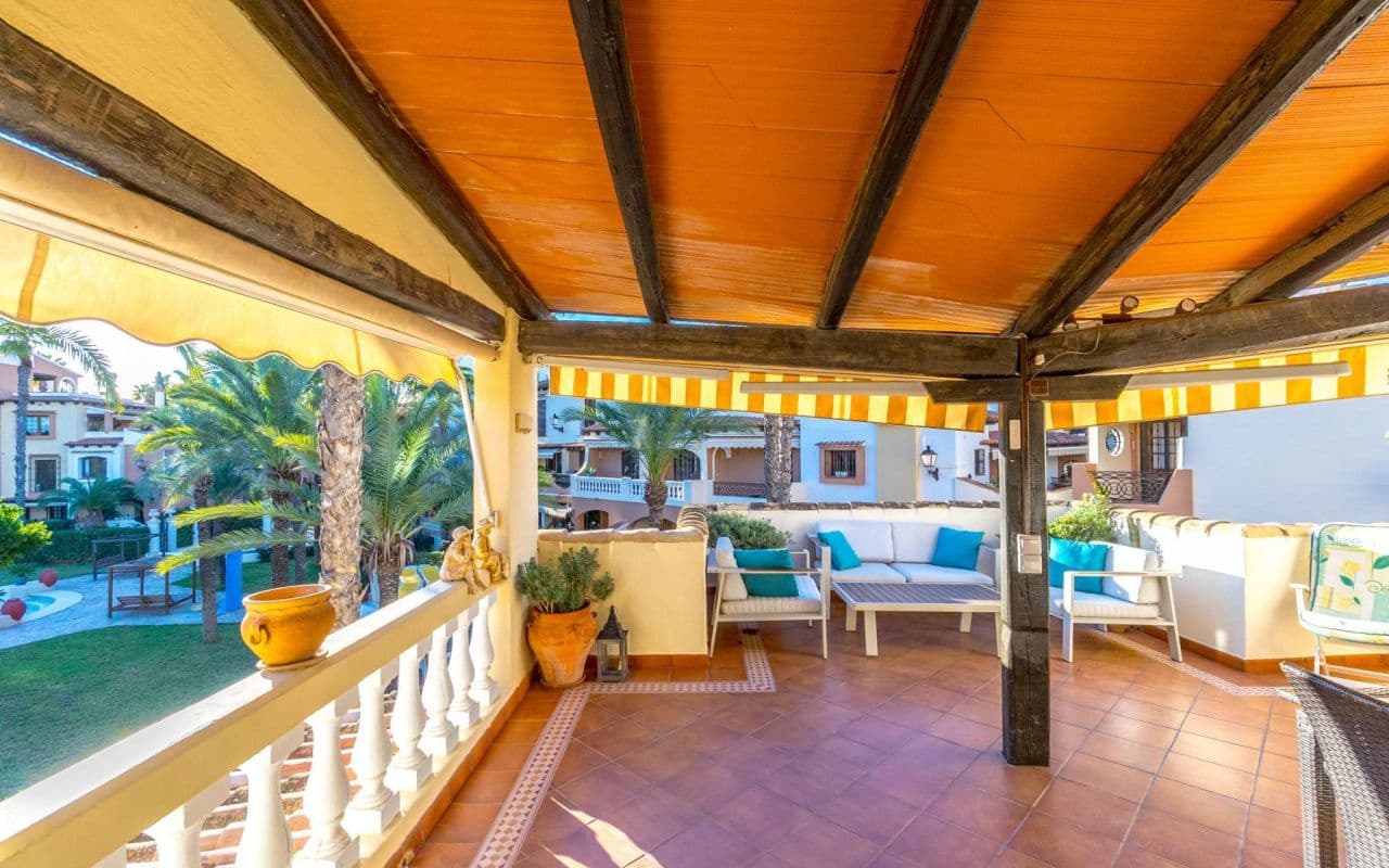 3 makuuhuone Huoneisto myytävänä paikassa Torrevieja mukana uima-altaan - 499 000 € (Ref: 9412712)