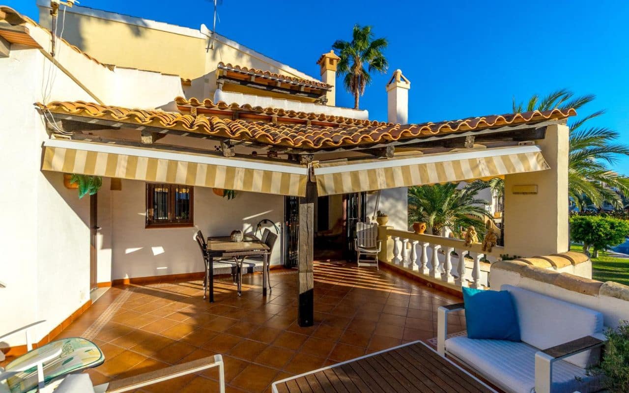3 makuuhuone Huoneisto myytävänä paikassa Torrevieja mukana uima-altaan - 499 000 € (Ref: 9412712)