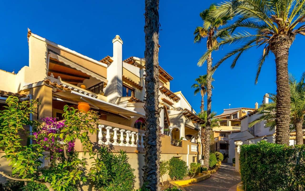 3 makuuhuone Huoneisto myytävänä paikassa Torrevieja mukana uima-altaan - 499 000 € (Ref: 9412712)