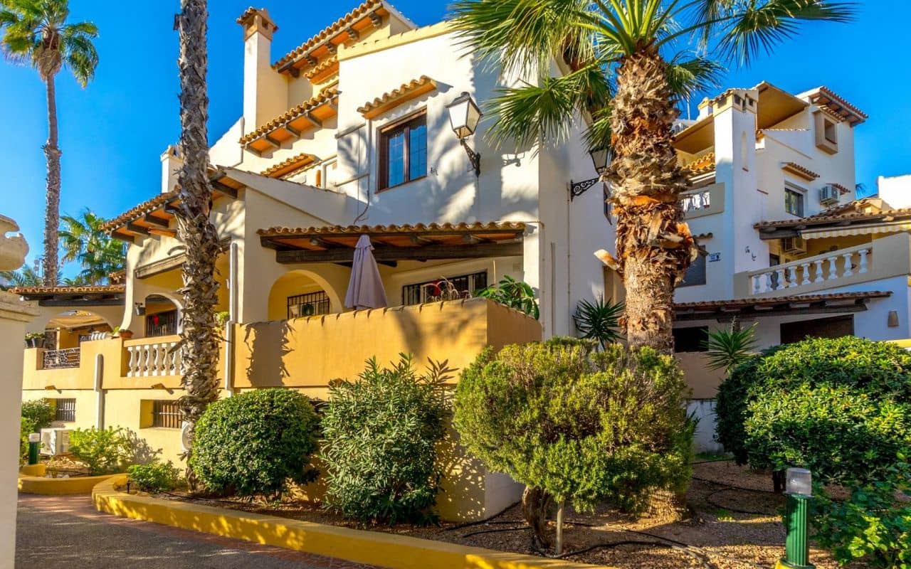 3 makuuhuone Huoneisto myytävänä paikassa Torrevieja mukana uima-altaan - 499 000 € (Ref: 9412712)