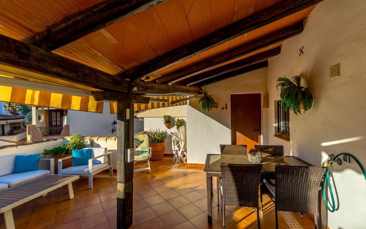 3 makuuhuone Huoneisto myytävänä paikassa Torrevieja mukana uima-altaan - 499 000 € (Ref: 9412712)