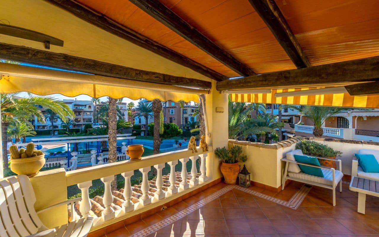 3 makuuhuone Huoneisto myytävänä paikassa Torrevieja mukana uima-altaan - 499 000 € (Ref: 9412712)