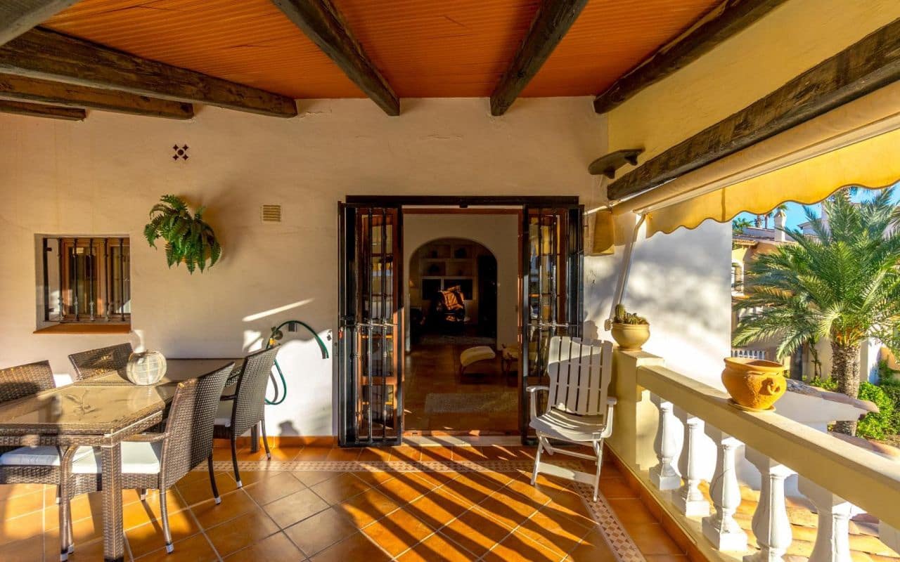 3 makuuhuone Huoneisto myytävänä paikassa Torrevieja mukana uima-altaan - 499 000 € (Ref: 9412712)