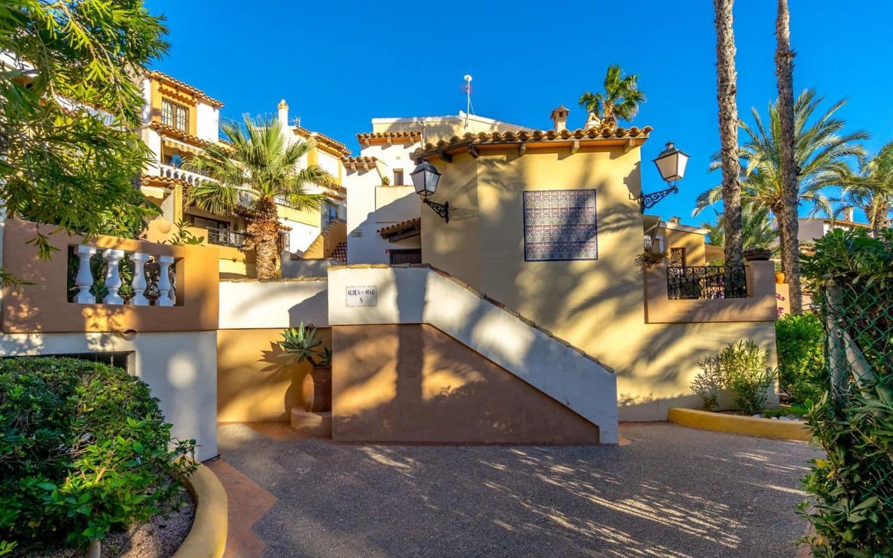 3 makuuhuone Huoneisto myytävänä paikassa Torrevieja mukana uima-altaan - 499 000 € (Ref: 9412712)