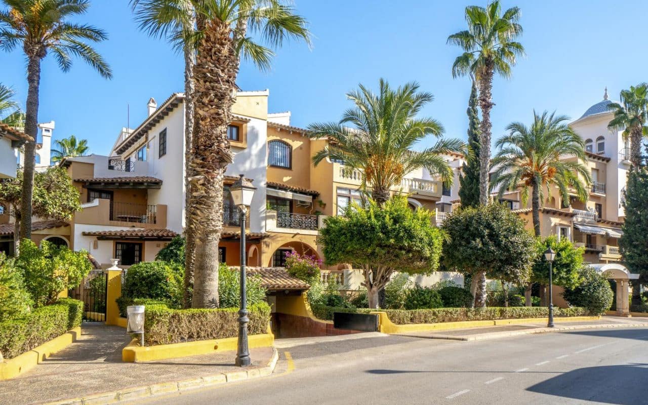 3 makuuhuone Huoneisto myytävänä paikassa Torrevieja mukana uima-altaan - 499 000 € (Ref: 9412712)