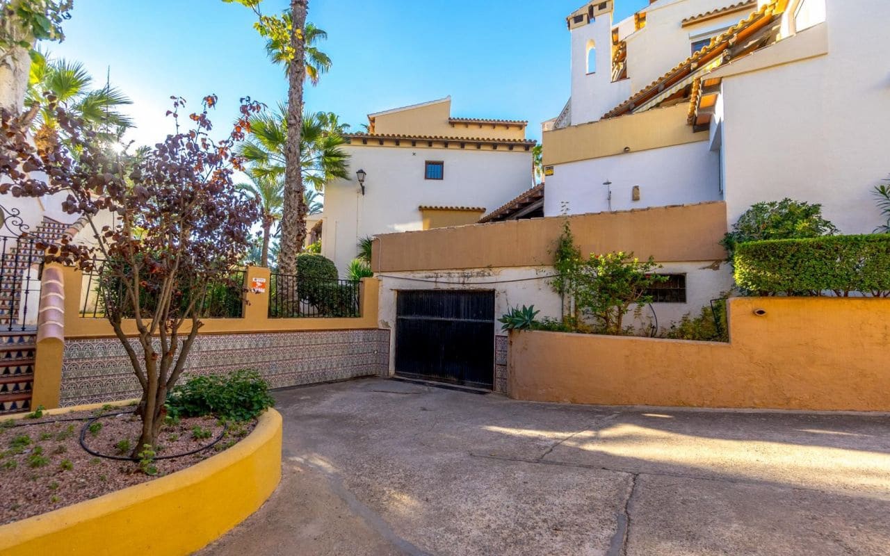 3 makuuhuone Huoneisto myytävänä paikassa Torrevieja mukana uima-altaan - 499 000 € (Ref: 9412712)
