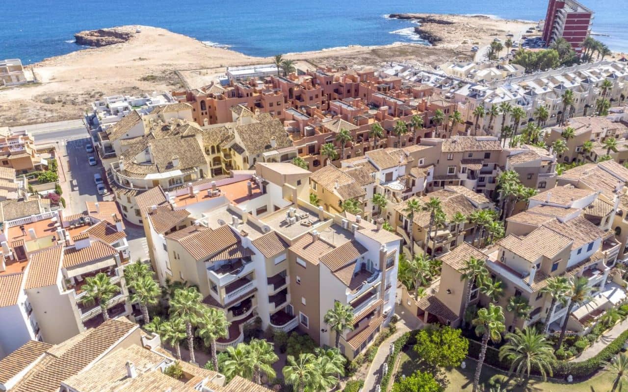 3 makuuhuone Huoneisto myytävänä paikassa Torrevieja mukana uima-altaan - 499 000 € (Ref: 9412712)