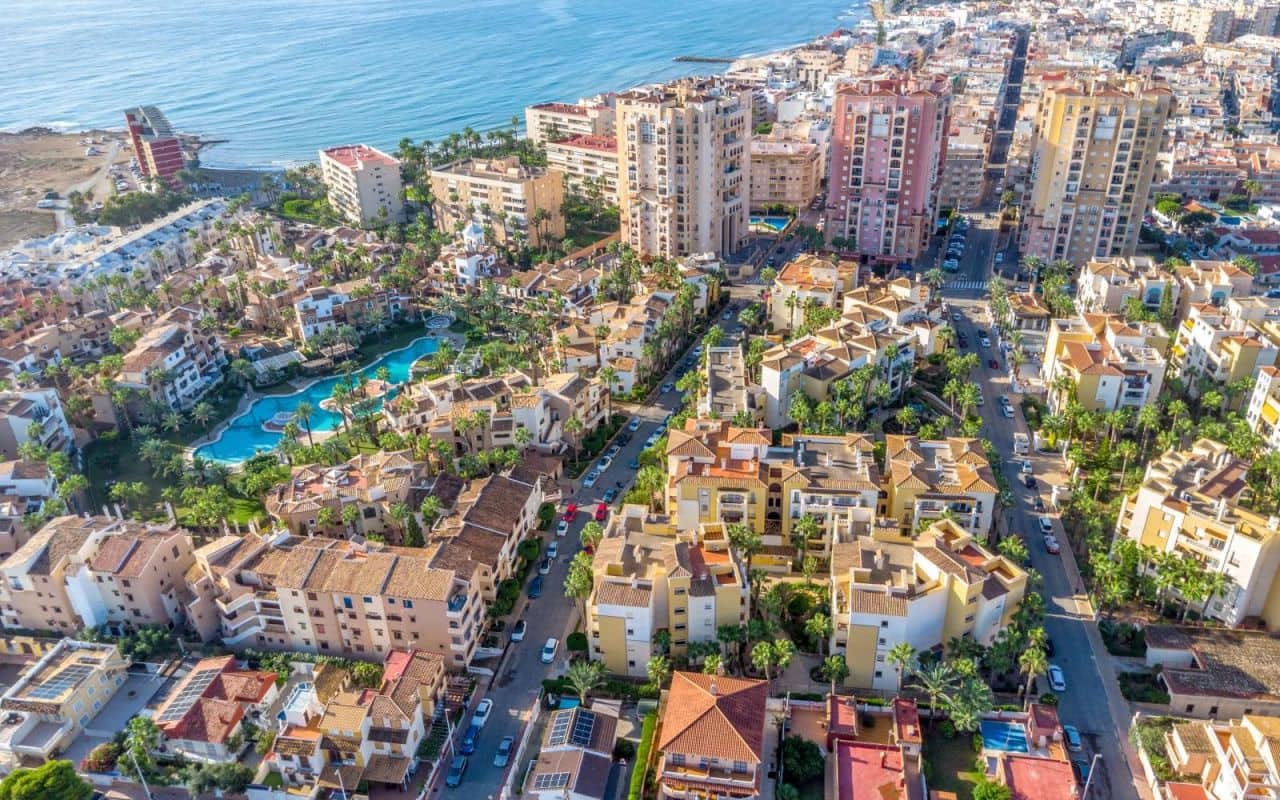 3 makuuhuone Huoneisto myytävänä paikassa Torrevieja mukana uima-altaan - 499 000 € (Ref: 9412712)