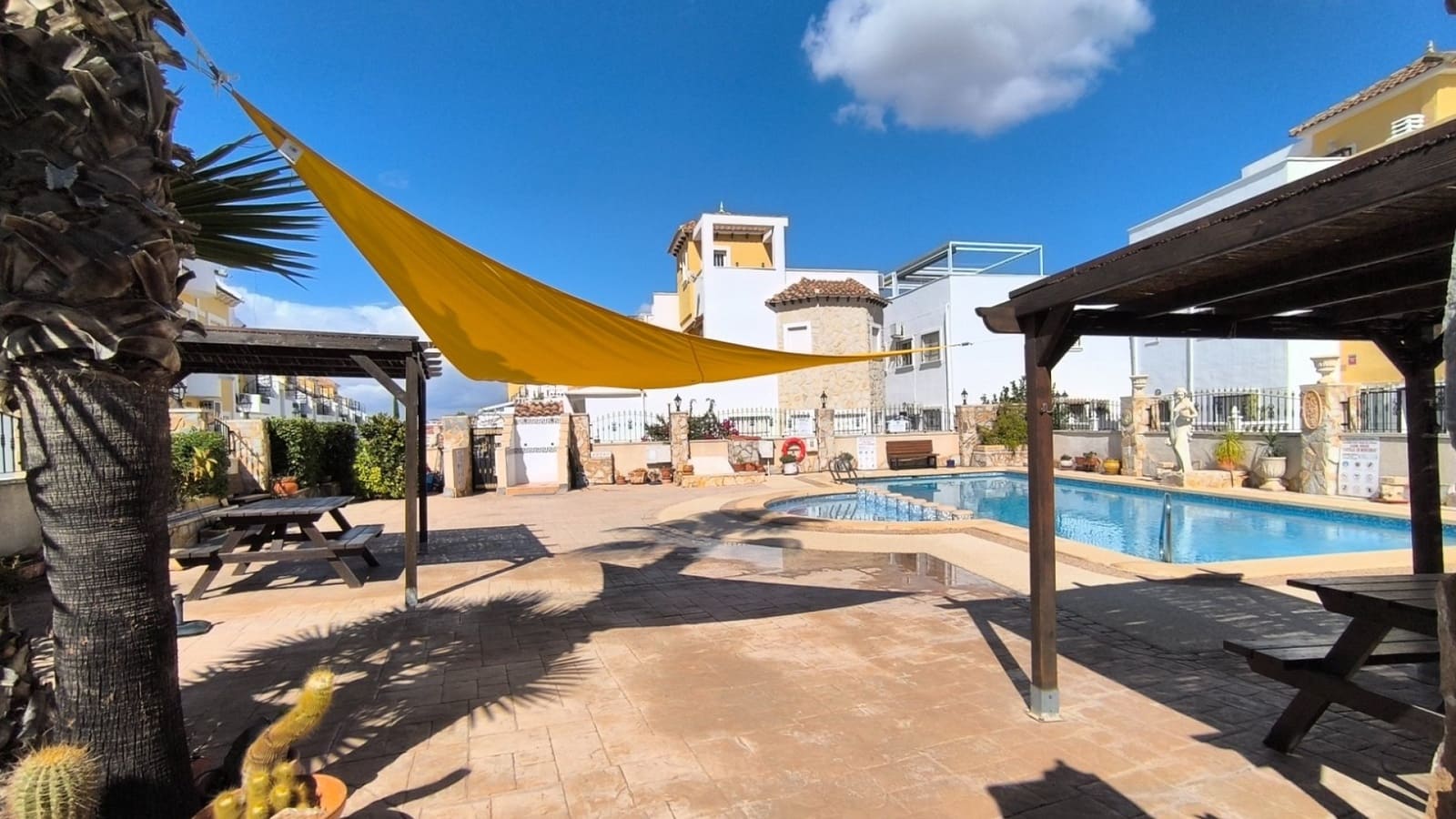 3 bedroom Townhouse for sale in Algorfa with pool - € 171,995 (Ref: 9414618)