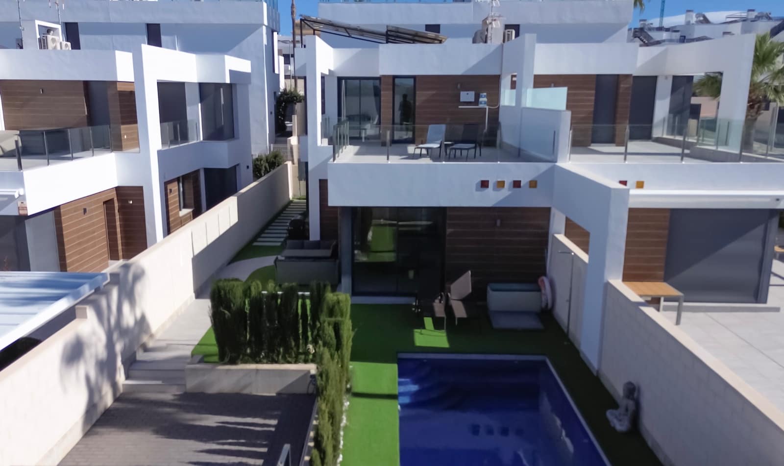 Chalet de 3 habitaciones en Benijófar en venta con piscina - 470.000 € (Ref: 9415118)
