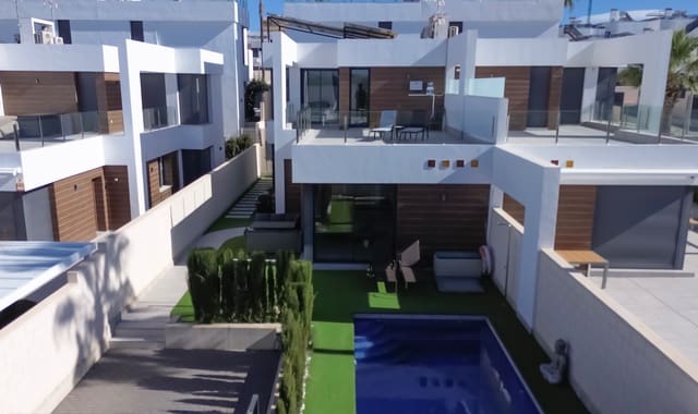 Chalet de 3 habitaciones en Benijófar en venta con piscina - 470.000 € (Ref: 9415118)