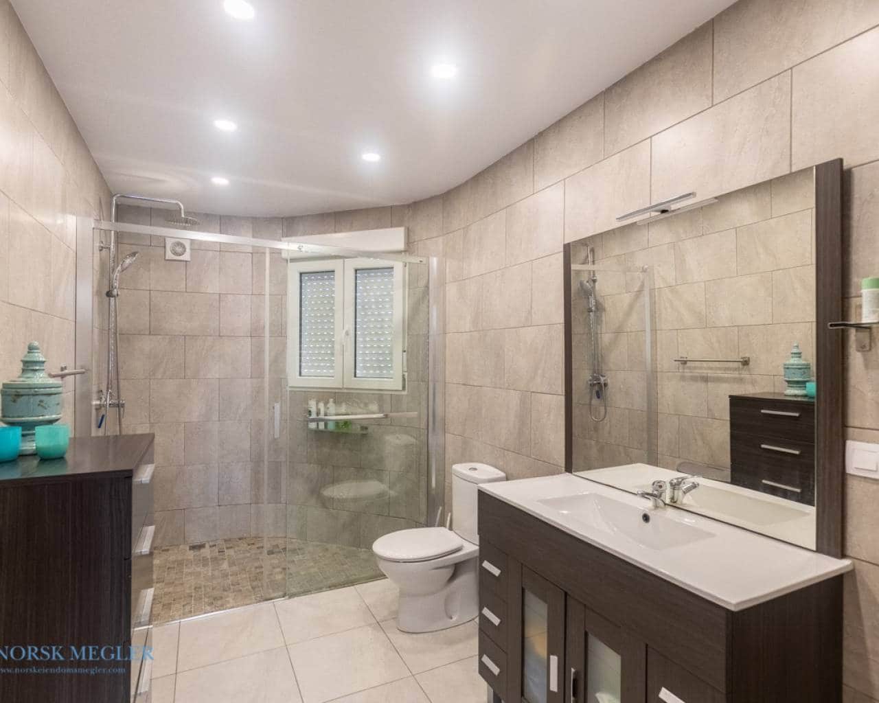 Chalet de 2 habitaciones en Ciudad Quesada en venta con piscina - 420.000 € (Ref: 9426237)