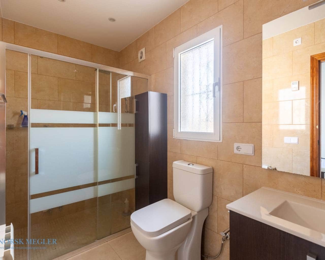 Chalet de 2 habitaciones en Ciudad Quesada en venta con piscina - 420.000 € (Ref: 9426237)