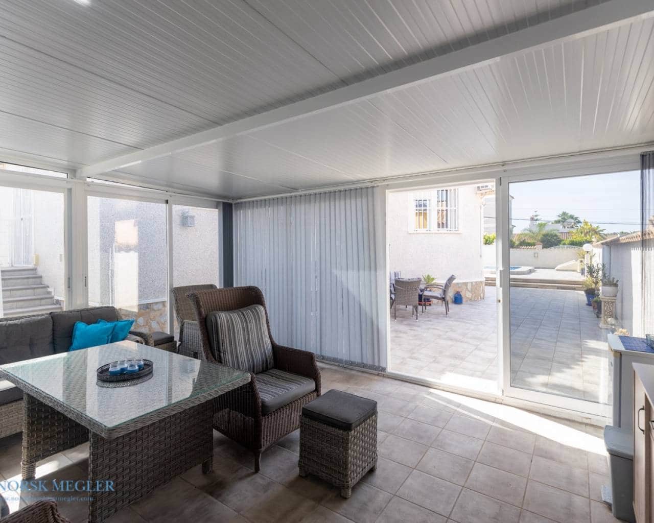 Chalet de 2 habitaciones en Ciudad Quesada en venta con piscina - 420.000 € (Ref: 9426237)