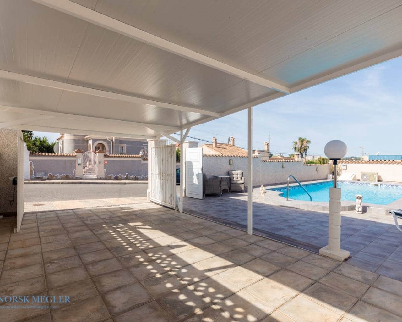 Chalet de 2 habitaciones en Ciudad Quesada en venta con piscina - 420.000 € (Ref: 9426237)