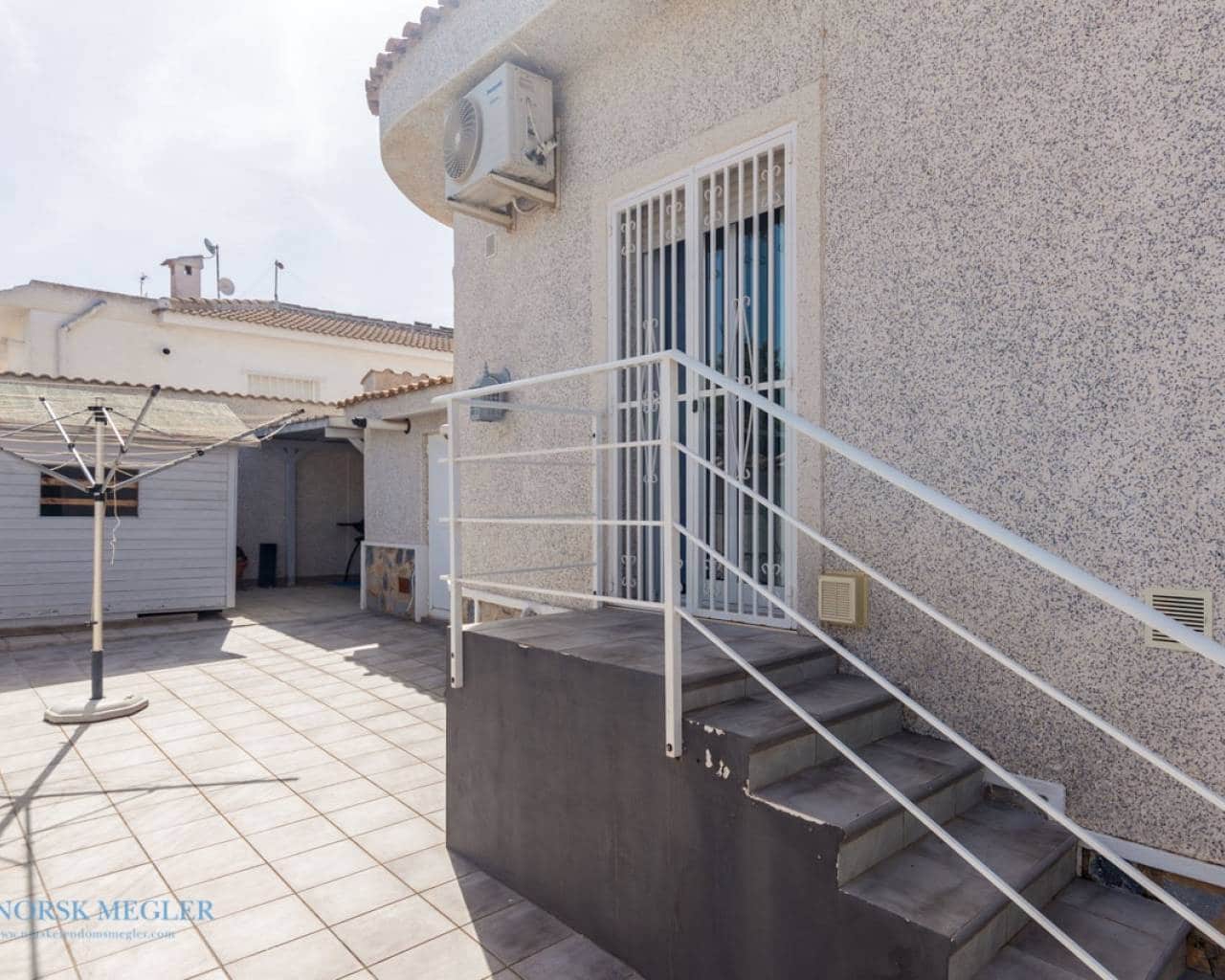 Chalet de 2 habitaciones en Ciudad Quesada en venta con piscina - 420.000 € (Ref: 9426237)
