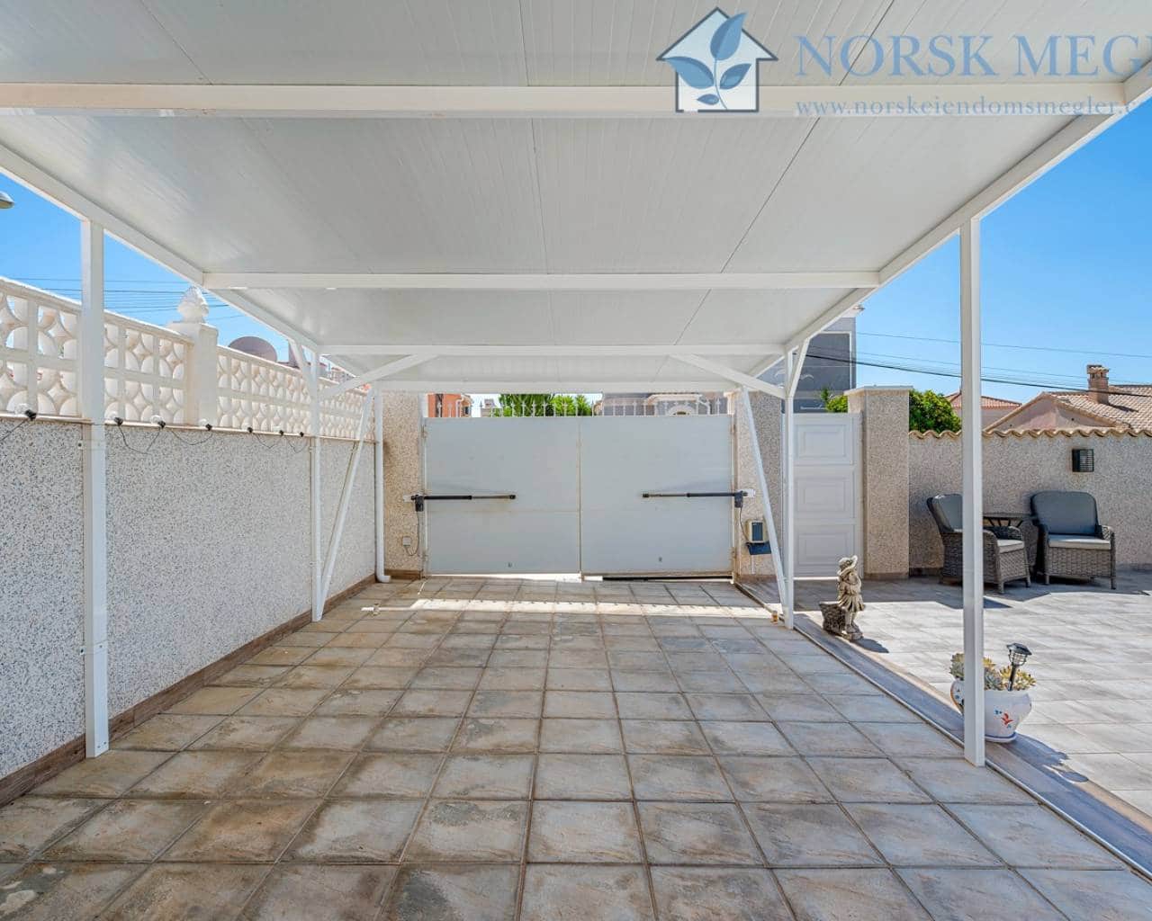 Chalet de 2 habitaciones en Ciudad Quesada en venta con piscina - 420.000 € (Ref: 9426237)