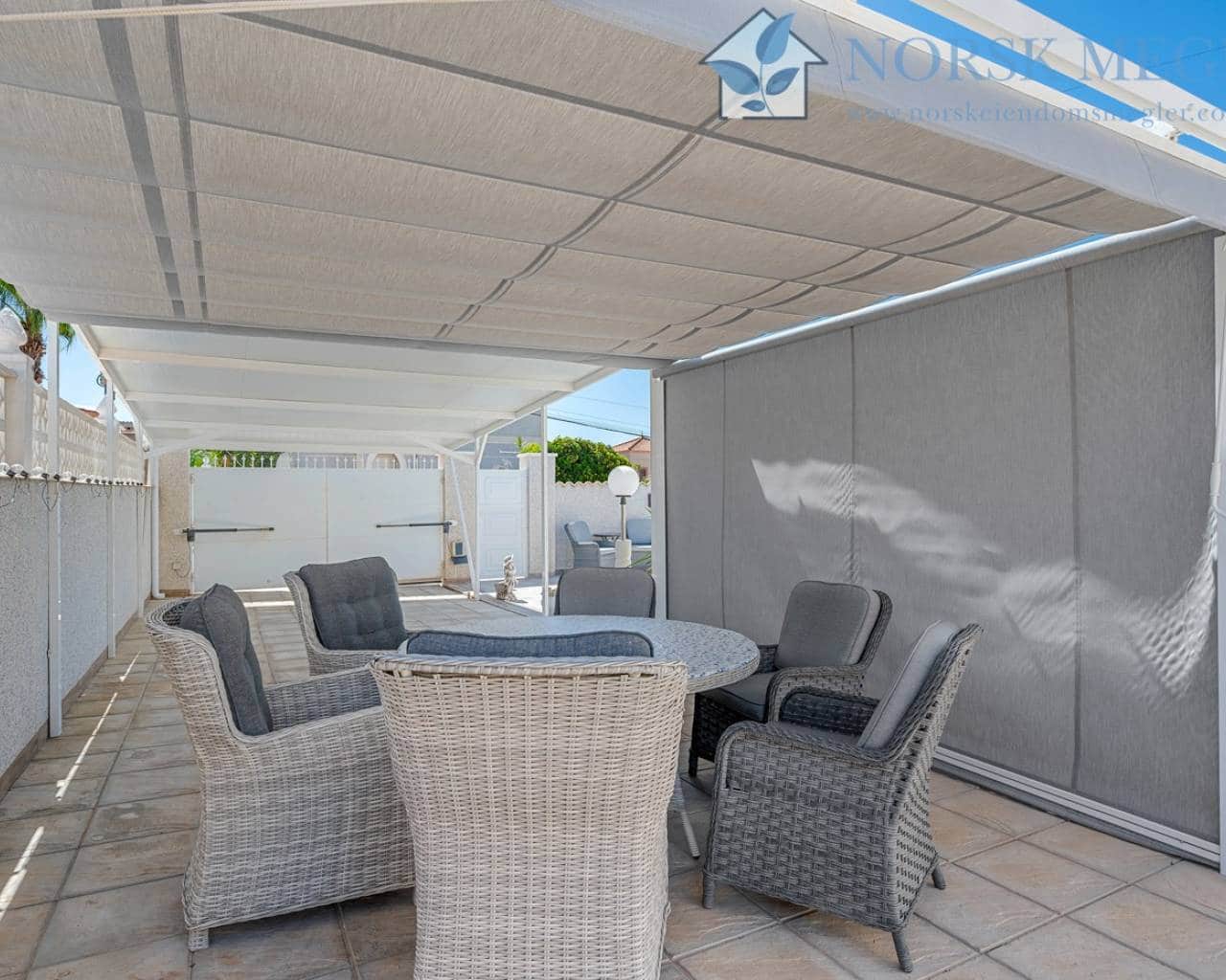 Chalet de 2 habitaciones en Ciudad Quesada en venta con piscina - 420.000 € (Ref: 9426237)