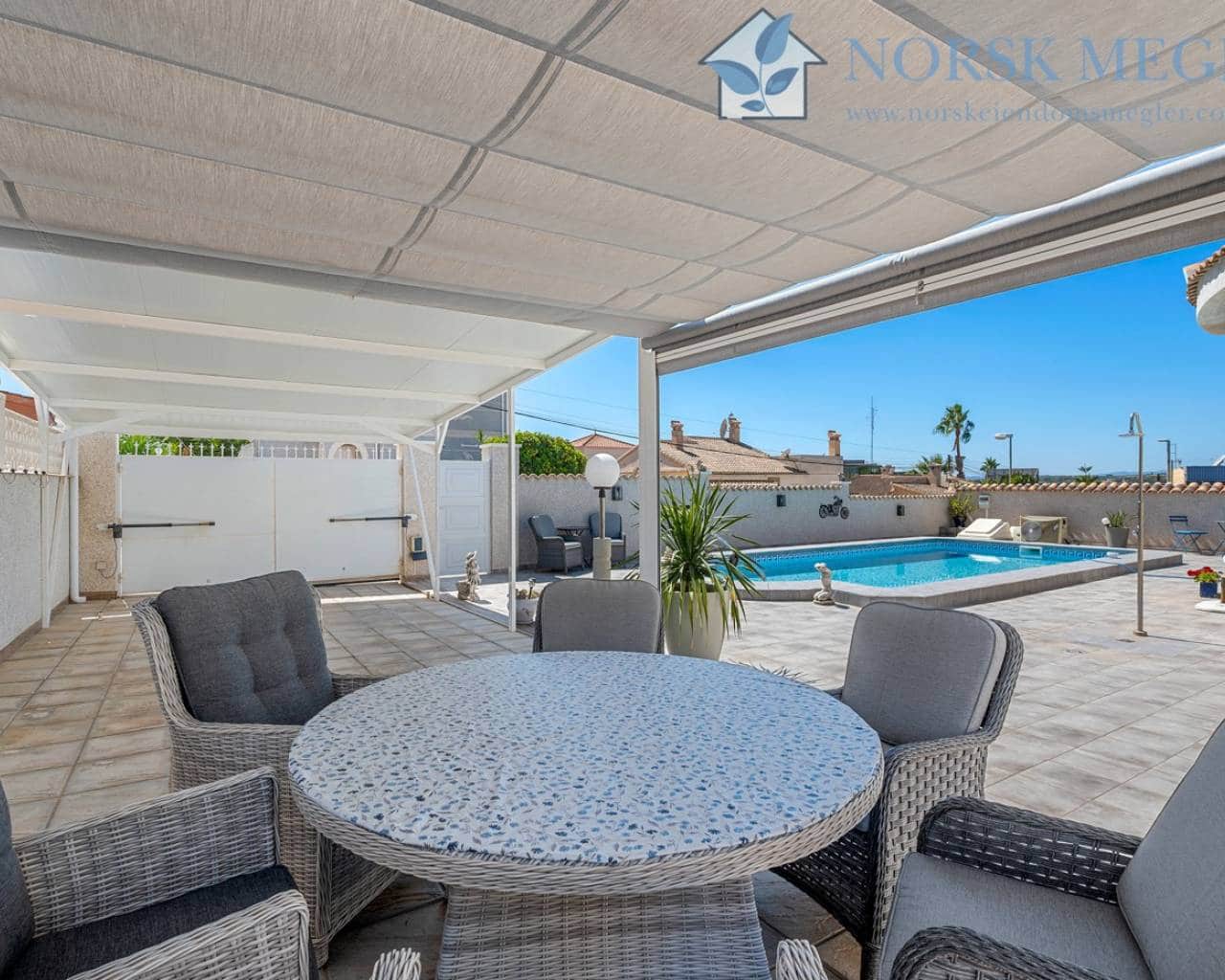 Chalet de 2 habitaciones en Ciudad Quesada en venta con piscina - 420.000 € (Ref: 9426237)