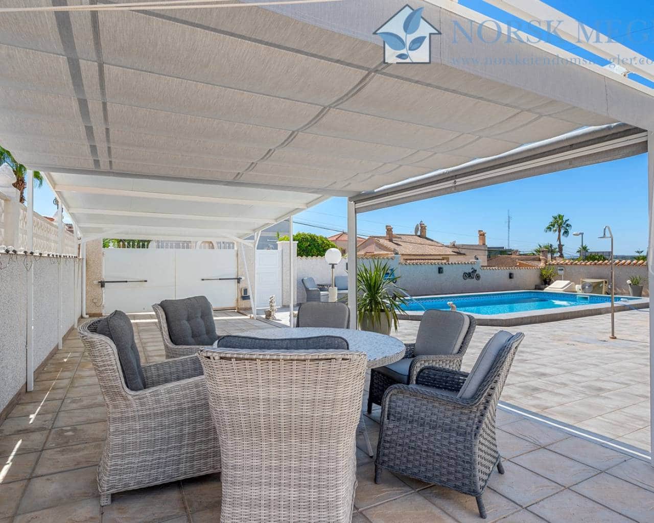 Chalet de 2 habitaciones en Ciudad Quesada en venta con piscina - 420.000 € (Ref: 9426237)