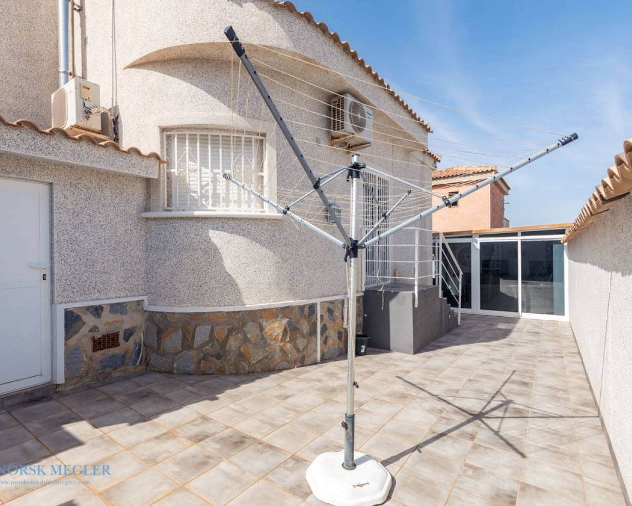 Chalet de 2 habitaciones en Ciudad Quesada en venta con piscina - 420.000 € (Ref: 9426237)