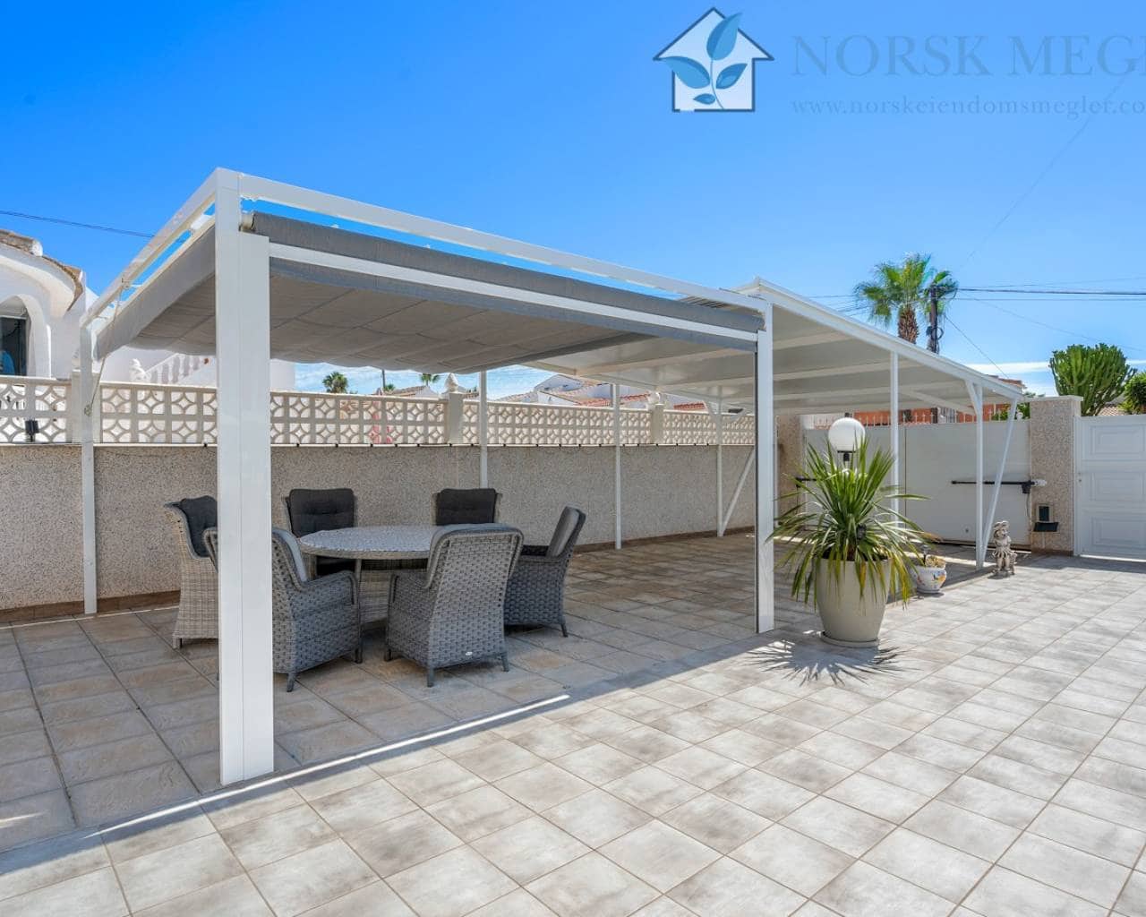 Chalet de 2 habitaciones en Ciudad Quesada en venta con piscina - 420.000 € (Ref: 9426237)