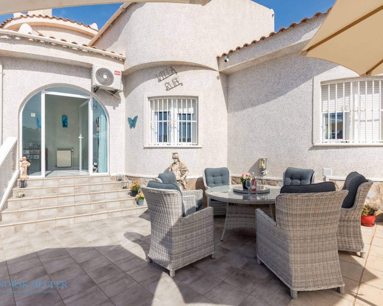 Chalet de 2 habitaciones en Ciudad Quesada en venta con piscina - 420.000 € (Ref: 9426237)