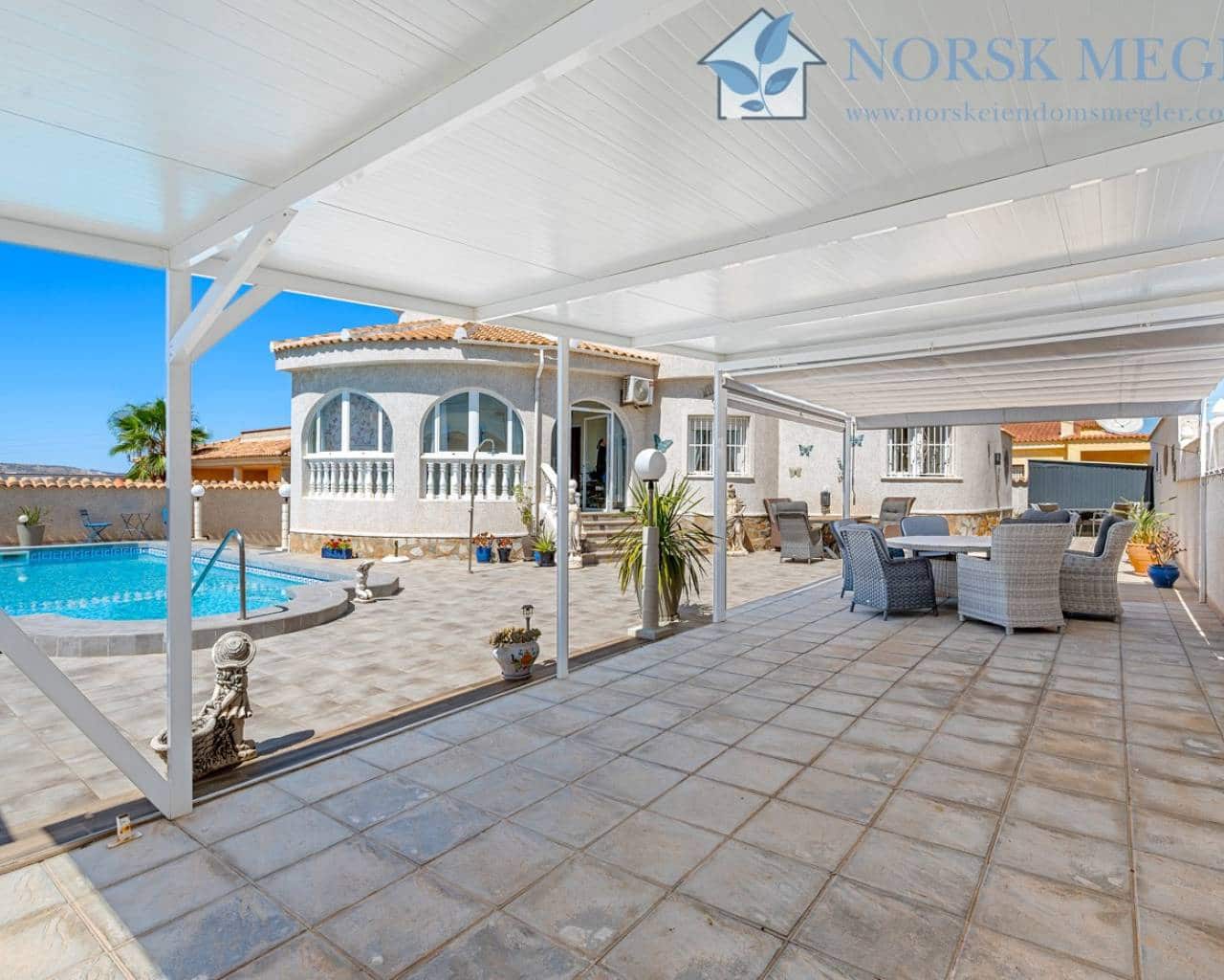 Chalet de 2 habitaciones en Ciudad Quesada en venta con piscina - 420.000 € (Ref: 9426237)