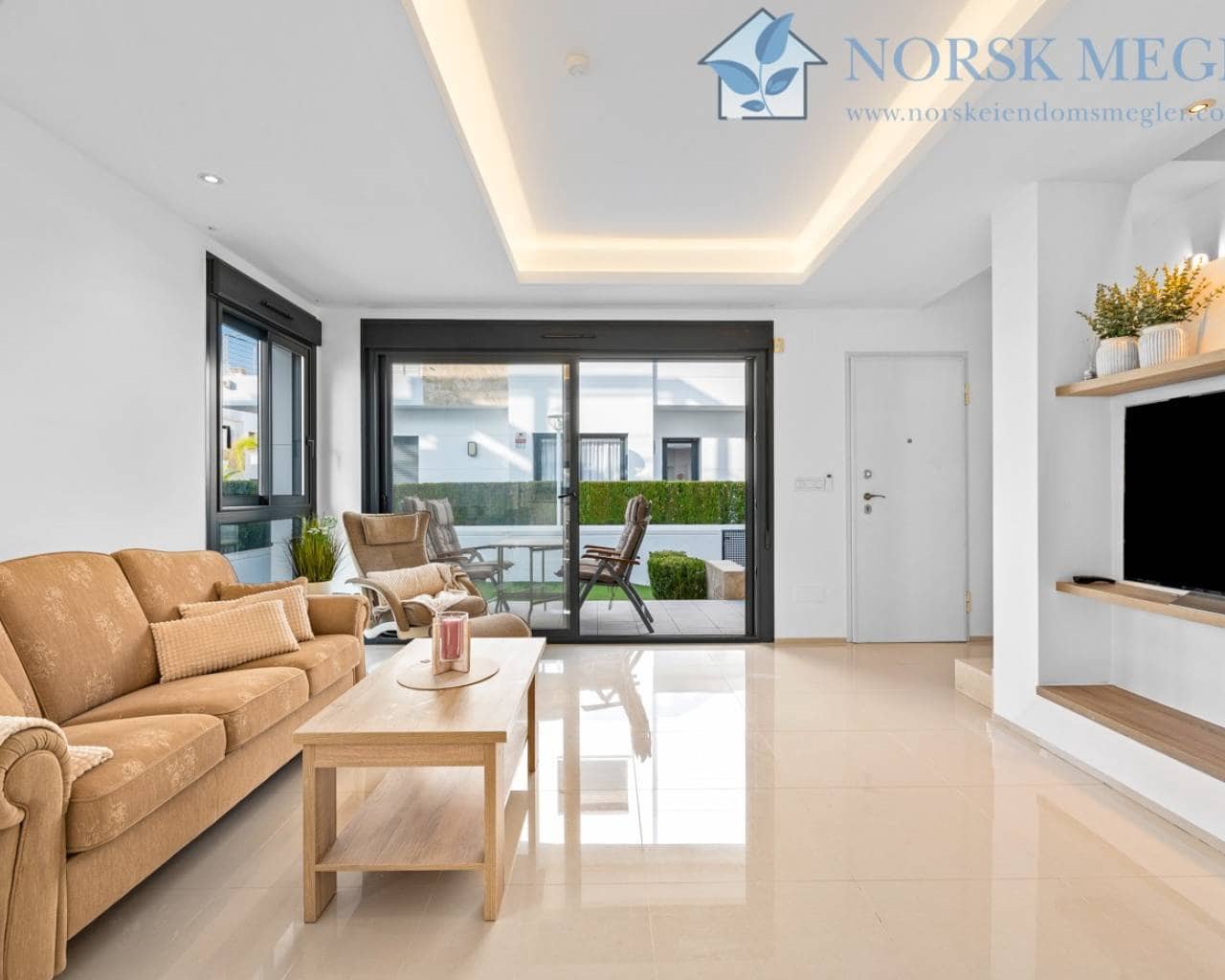 Casa de 3 habitaciones en Ciudad Quesada en venta con piscina - 420.000 € (Ref: 9426417)